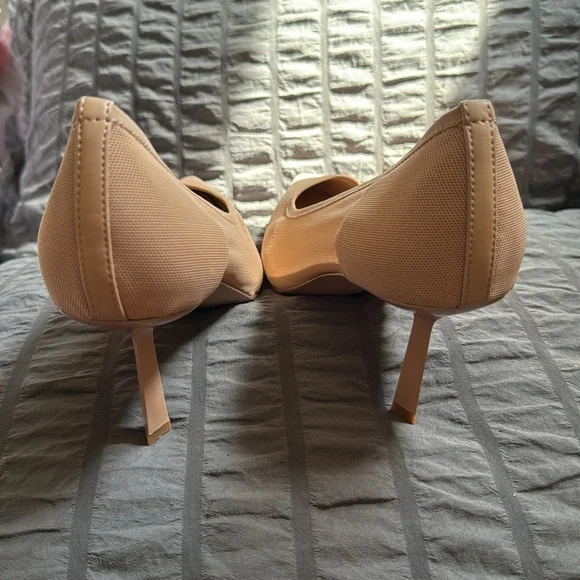 NWOT - Steve Madden Parris Mesh Pointed Toe Pumps Blush Beige Size 11 - Picture 3 of 3